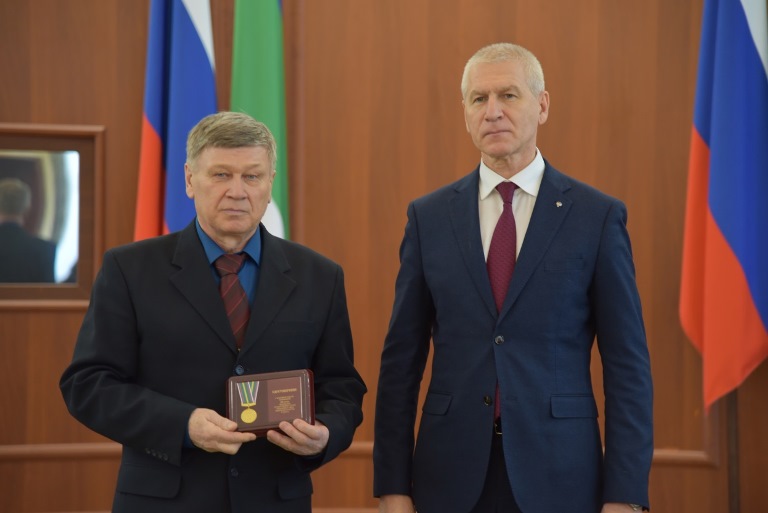 Владимир Голов получил Юбилейную медаль из рук Министра спорта Российской Федерации