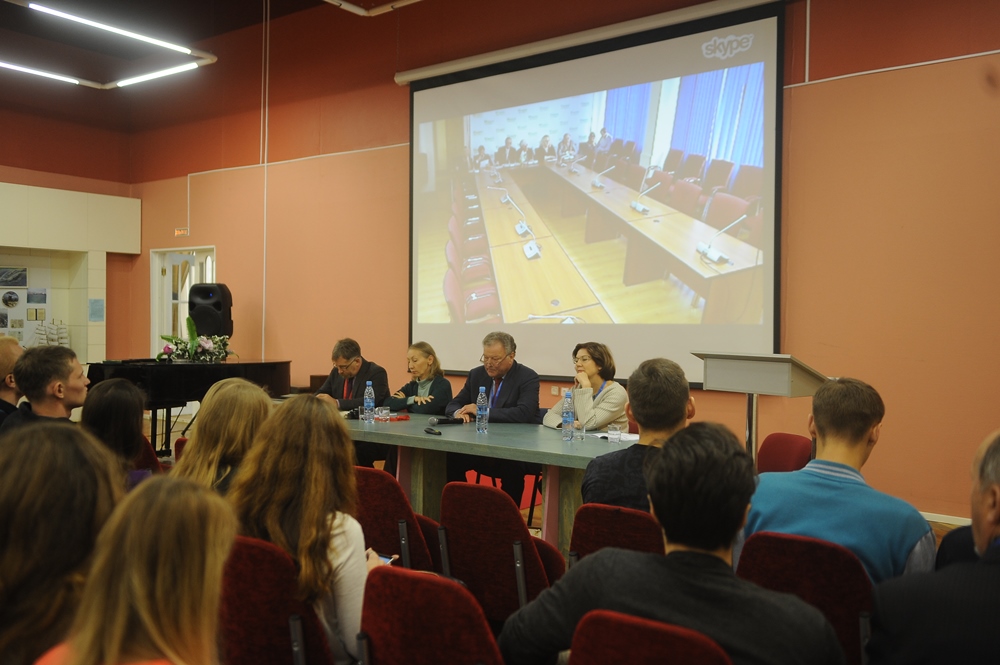 В Сыктывкарском университете подискутировали о проблемах перехода от общества потребления к обществу познания