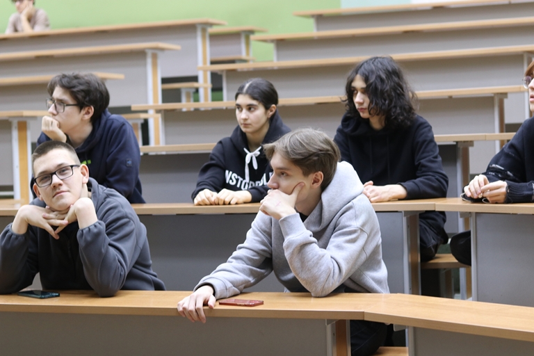 Будущее IT-индустрии: от программирования до искусственного интеллекта и робототехники — юные таланты соревновались на площадке СГУ им. Питирима Сорокина