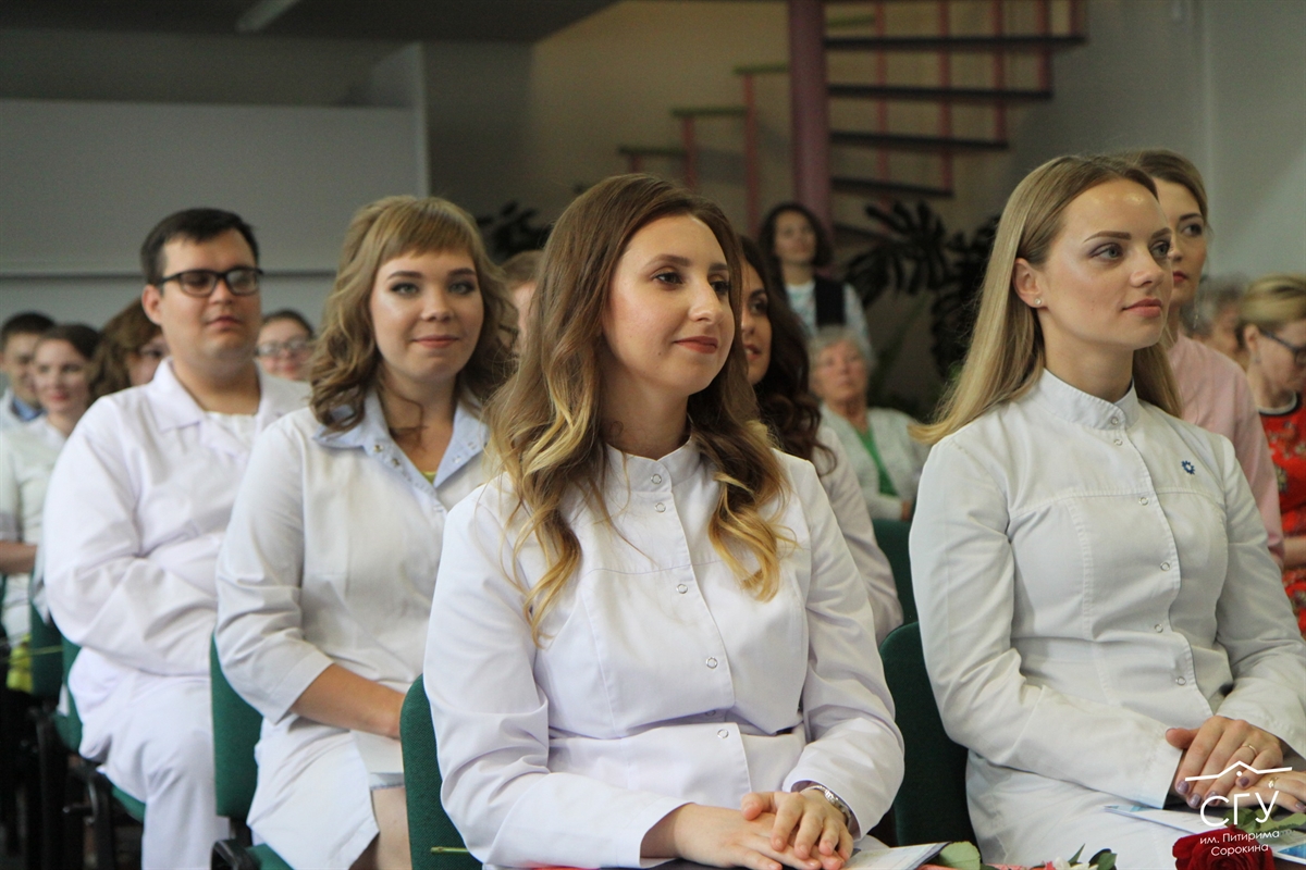 Клятва российского врача: СГУ выпустил первых медиков