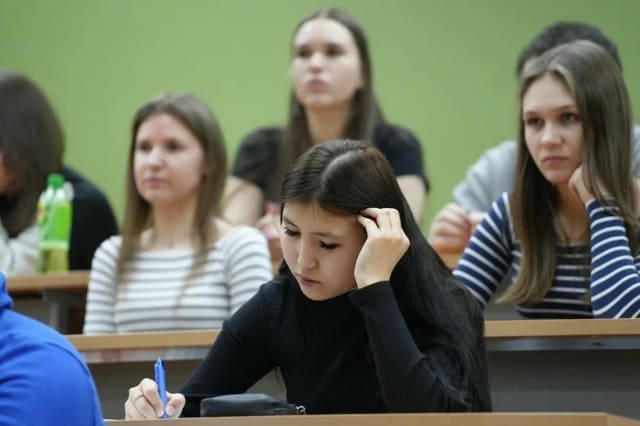 Второй семестр третьего сезона Школы молодого учёного в университете открылся лекцией о промпт-инжиниринге