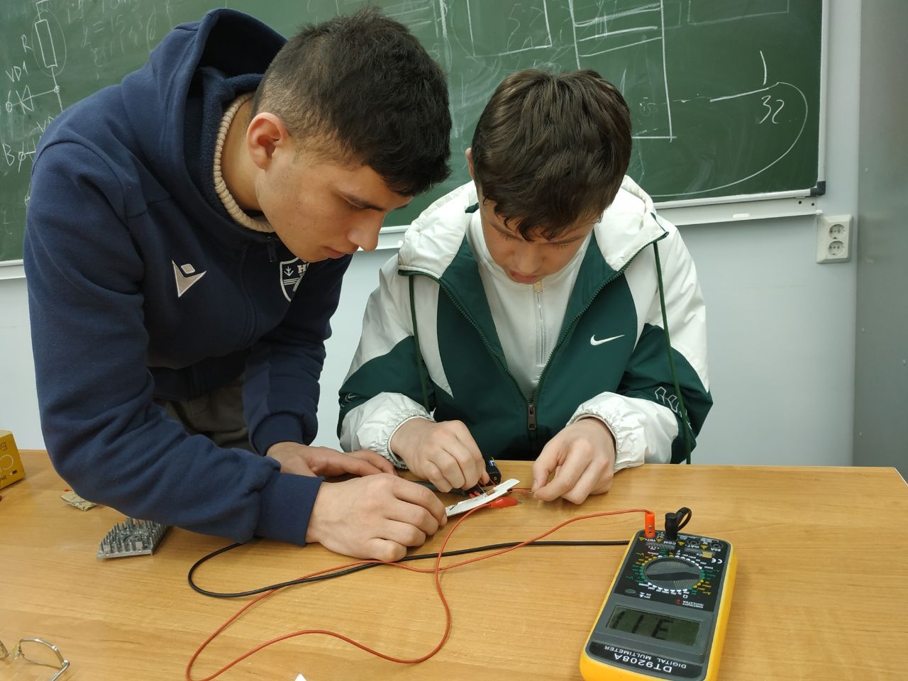 Цифровое сплочение: в СГУ им. Питирима Сорокина паяют микросхемы и дружбу