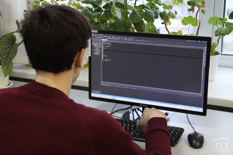 На языке программирования