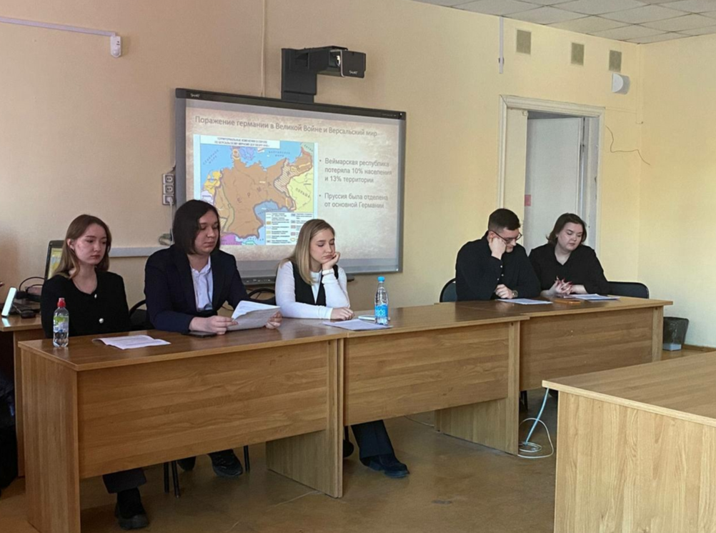  «Предпосылки Второй мировой войны: политико-правовой аспект» обсудили студенты Юридического института на историческом «ликбезе»