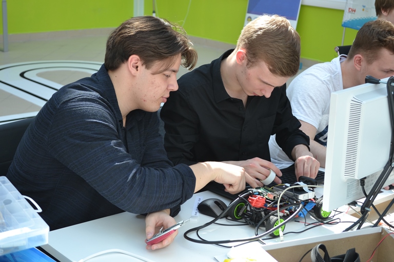 Школьники и студенты Коми отправятся на всероссийскую робоолимпиаду