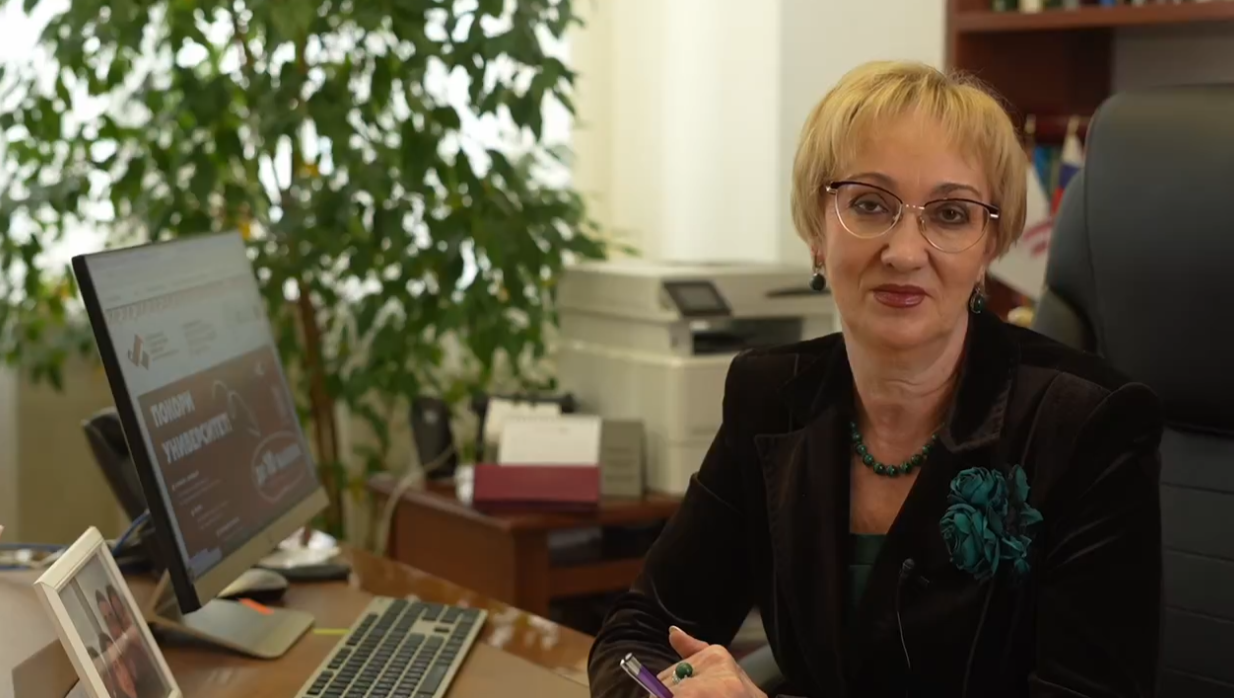 Видеопоздравление ректора СГУ им. Питирима Сорокина Ольги Сотниковой с Днём защитника Отечества 