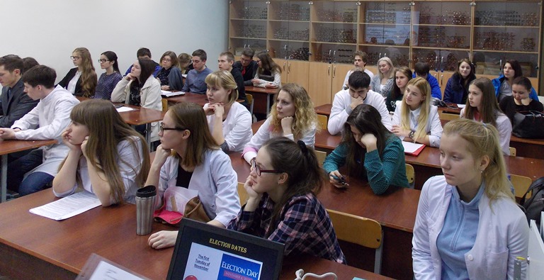 Естественно на английском