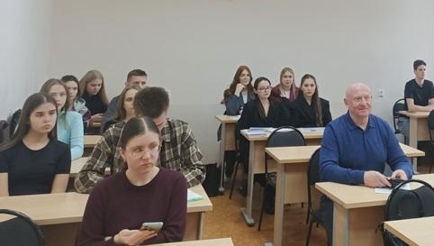 Студенты-юристы из девяти регионов России приняли участие в заседании научной секции государственно-правовых дисциплин