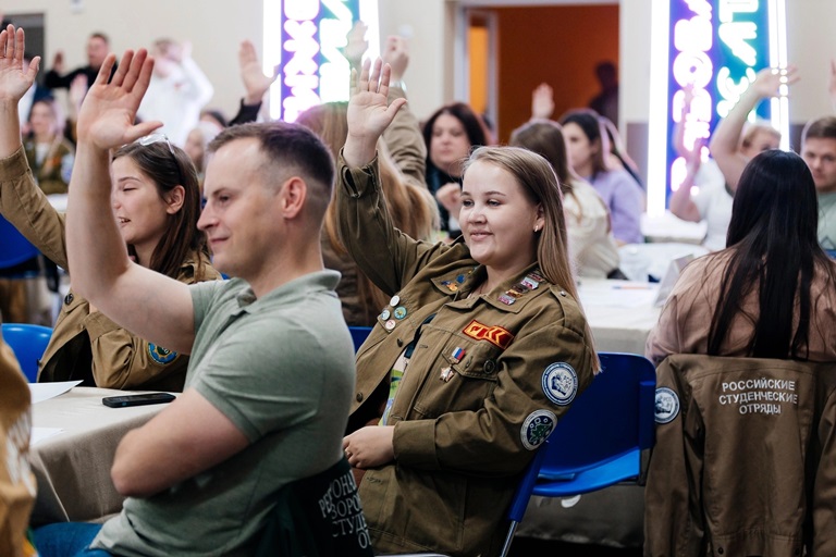 Горят своим делом: в Оренбурге прошла Всероссийская бренд-сессия студенческих отрядов