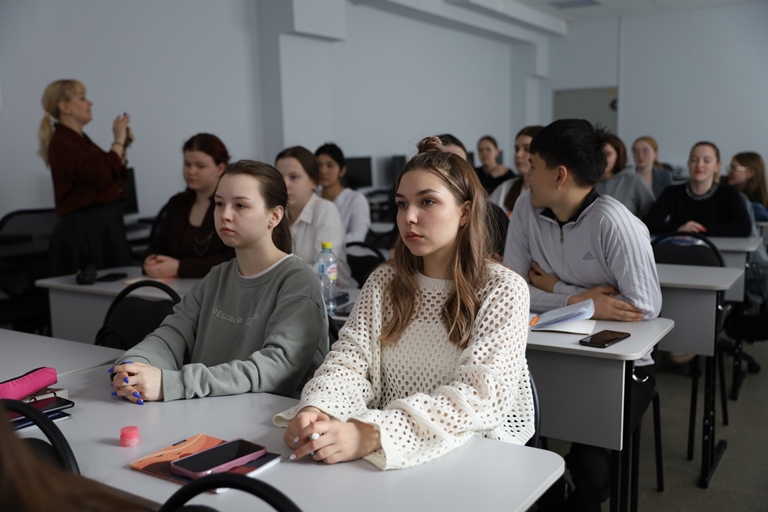 Студенты СГУ им. Питирима Сорокина поговорили о гражданской идентичности и российском парламентаризме 
