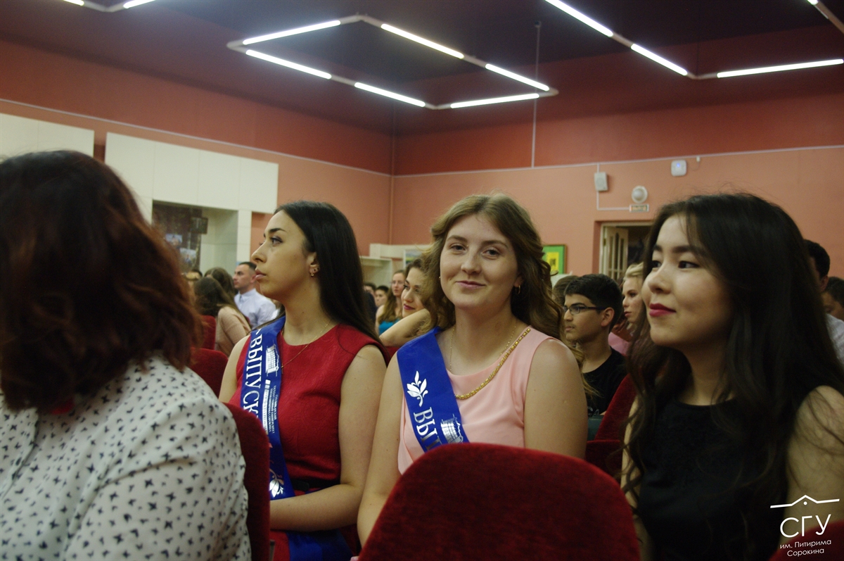 Выпускники Института естественных наук получили свои дипломы