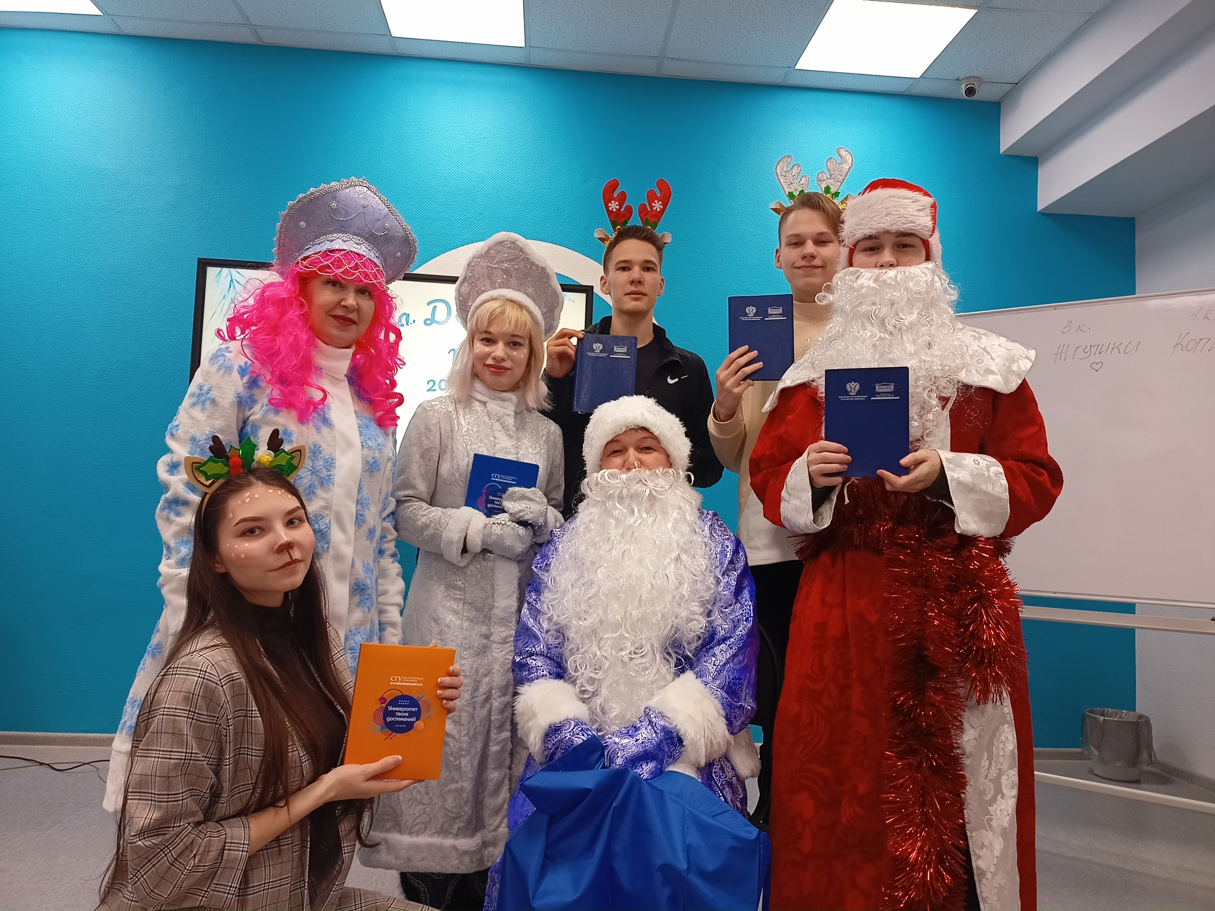 В Институте педагогики и психологии подвели итоги конкурса «Фабрика Деда Мороза-2021»