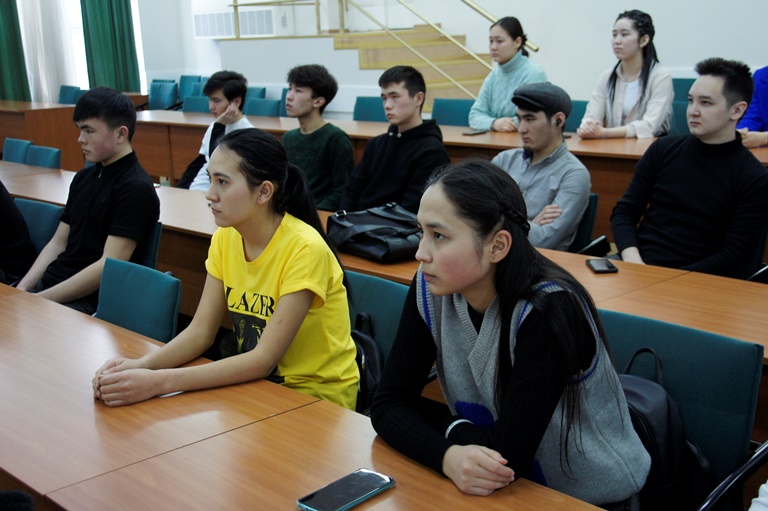 Иностранным студентам университета рассказали, как получить разрешение на временное проживание