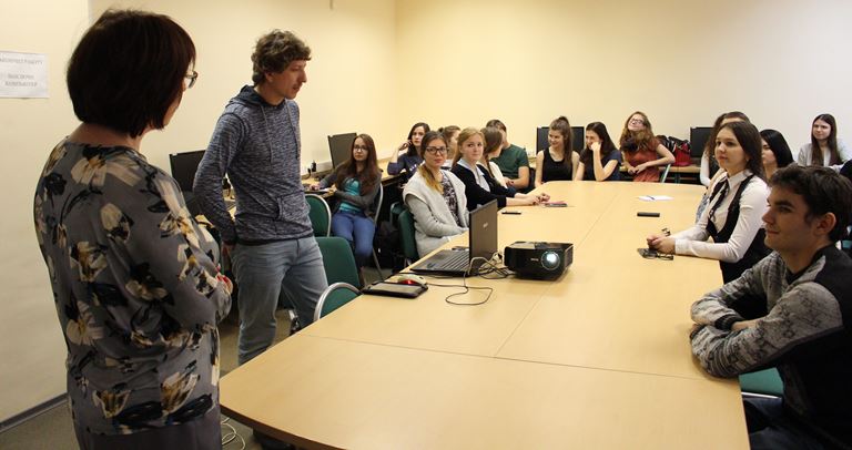 На открытой лекции в СГУ им. Питирима Сорокина обсудили глобальные проблемы человечества в кино