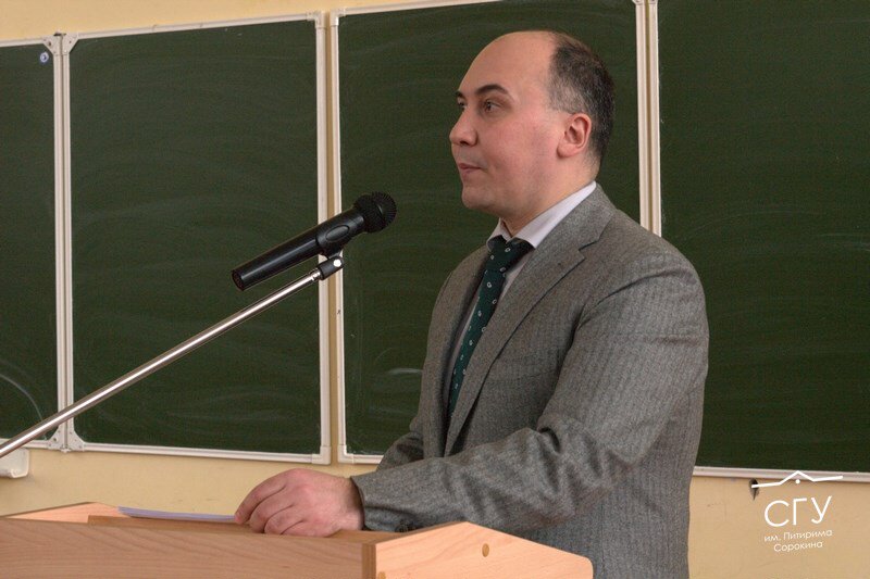 Студенты СГУ им. Питирима Сорокина пообщались с министром труда, занятости и социальной защиты Коми Ильей Семяшкиным