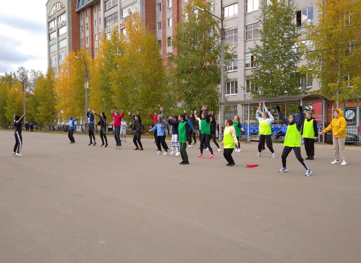 Обучающиеся СГУ отметили Международный день студенческого спорта легкоатлетическими эстафетами 