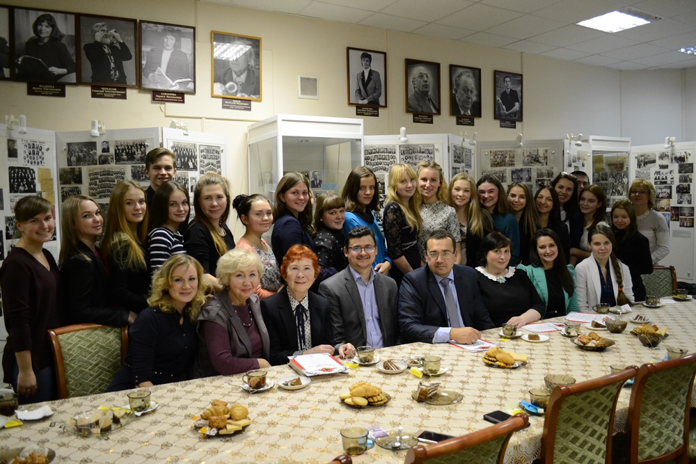 Профессиональная связь поколений