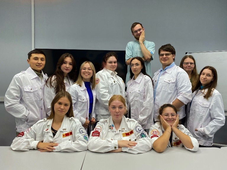 Бойцы студотрядов получают профессии вожатых, горничных и младших медсестер