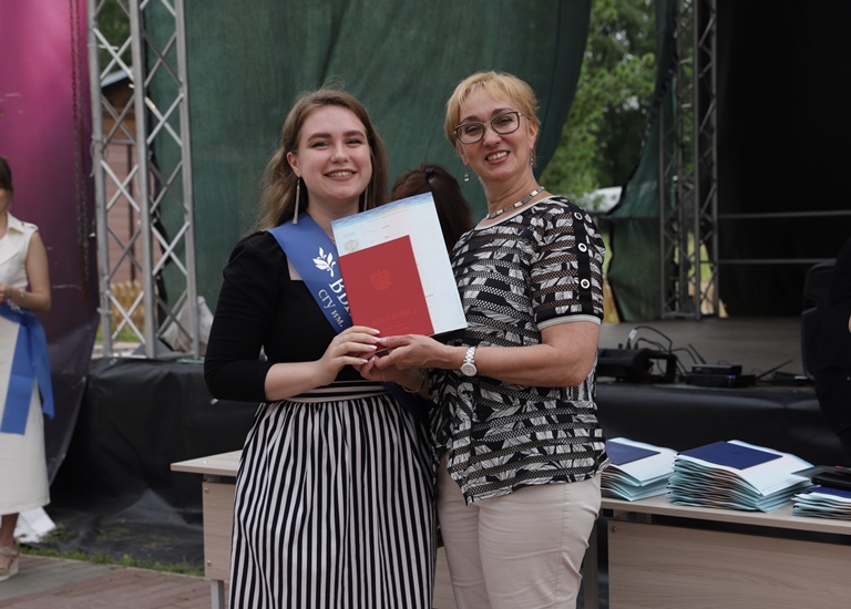 В СГУ им. Питирима Сорокина поздравили выпускников