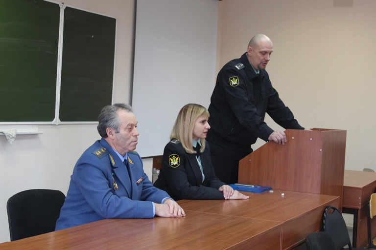 Будущим юристам рассказали о работе судебных приставов
