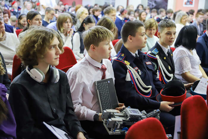 В СГУ им. Питирима Сорокина прошла XIII Республиканская межшкольная учебно-исследовательская конференция школьников «Первые шаги»