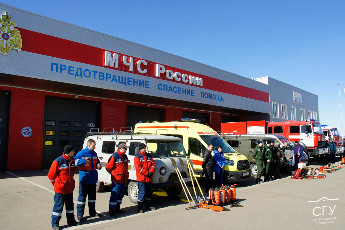 Борцы с огнем показали, чем тушат пожары