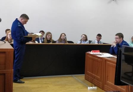 Будущие юристы почувствовали себя присяжными заседателями