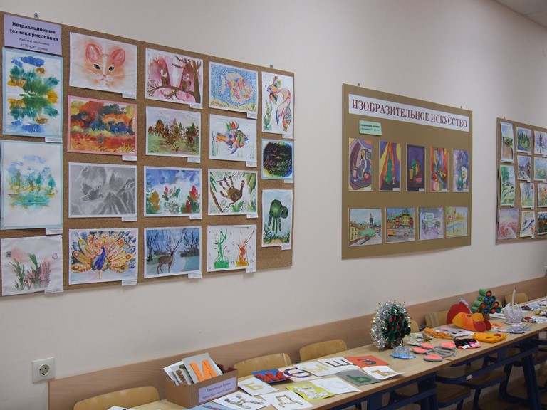 В институте Педагогики и психологии открылась выставка творческих работ